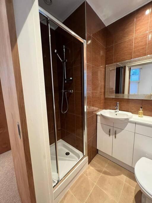 Apartamento Spacious 2bed/2bath Flat Next To Eye Londres