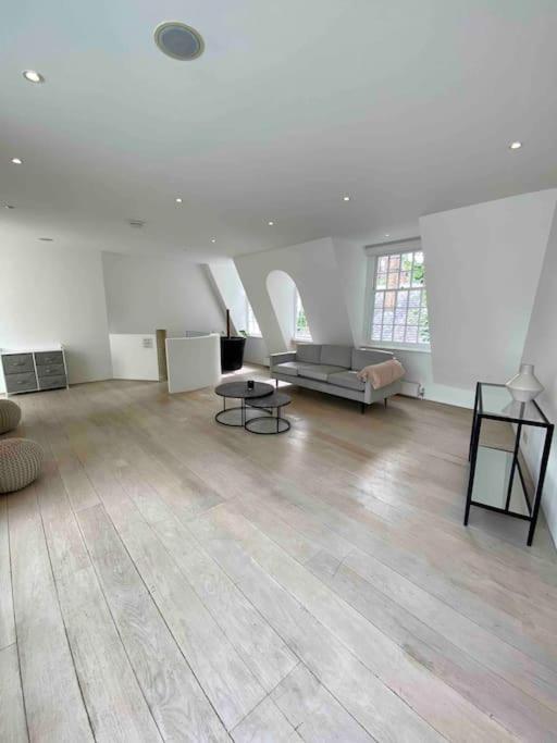 Stunning 4 Bed Mews House With Patio Casa de Férias Londres