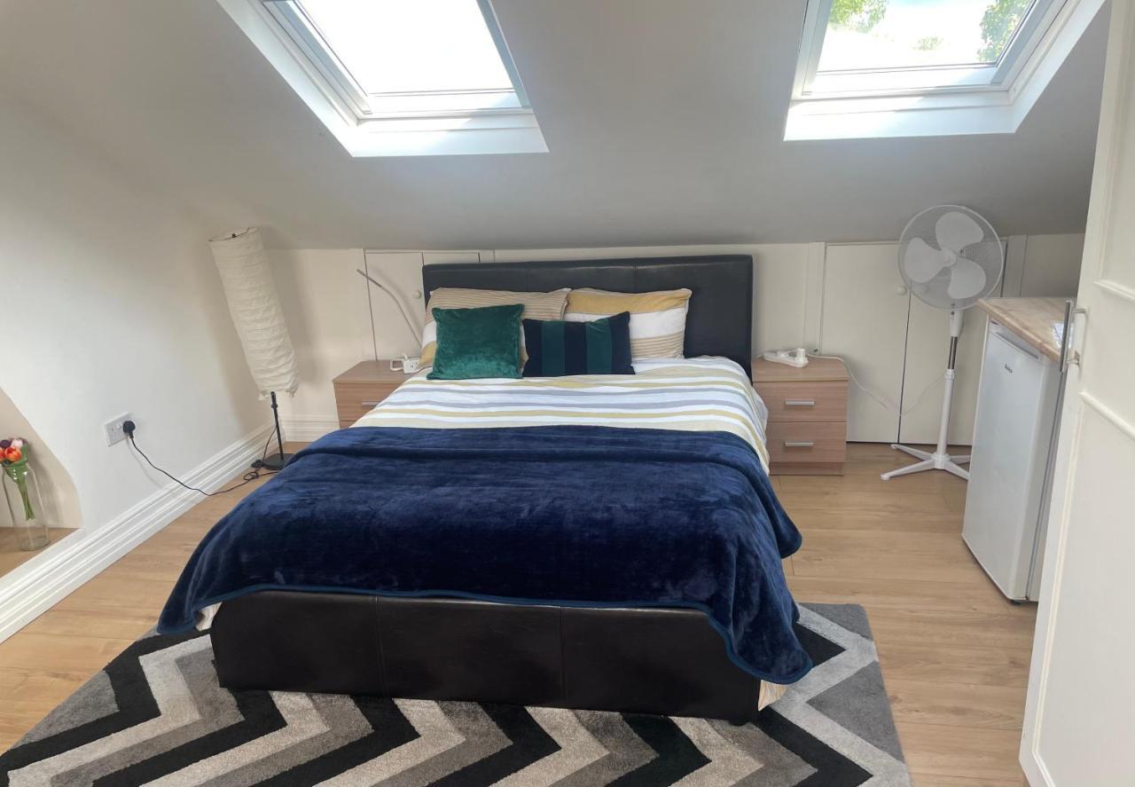 Habitación en casa particular Spacious Loft Space With Private En-suite Bathroom Londres