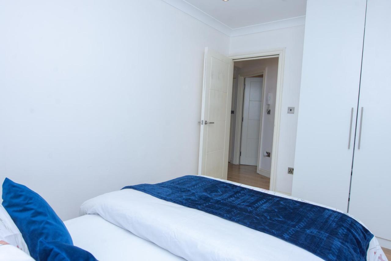 Evergreen Apartments-flat 4, *