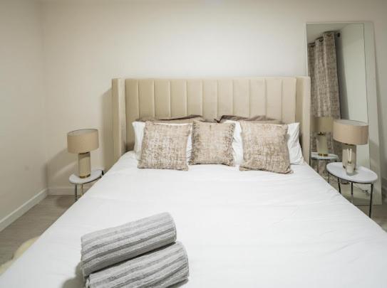 Appartement New Modern Hybrid 4 Bedroom 7 Bed 9 Guest Capacity Londen