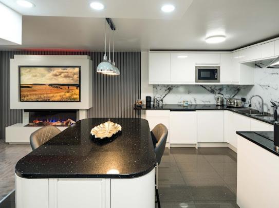 Appartement New Modern Hybrid 4 Bedroom 7 Bed 9 Guest Capacity