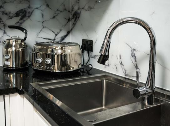 New Modern Hybrid 4 Bedroom 7 Bed 9 Guest Capacity Appartement Londen