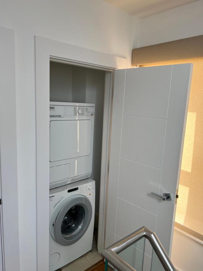 Hébergement de vacances 3 Bed/3.5 Bath Gated Mews House W/ Private Garden