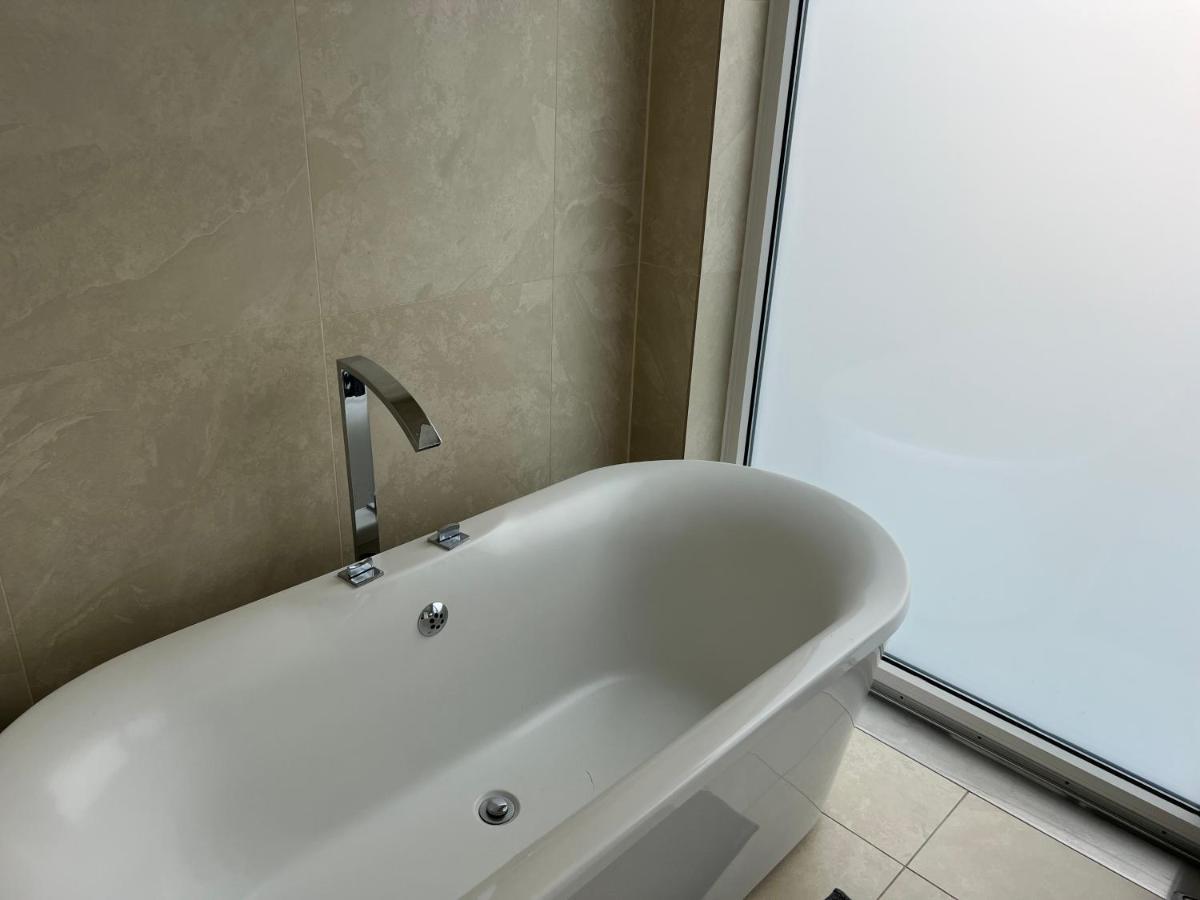 Hébergement de vacances 3 Bed/3.5 Bath Gated Mews House W/ Private Garden Londres