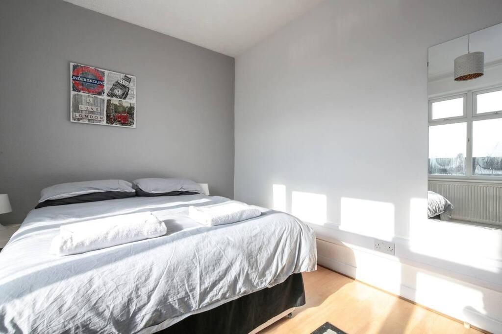 Large Modern House With Garden Sleeps 11 Guests Appartement Londen
