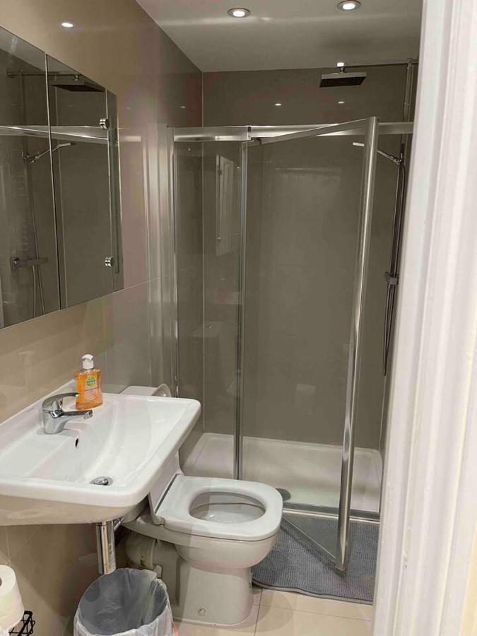 Quiet And Cozy 2 Seperate Bedrooms And 2 Bathroom With Terrace Londres