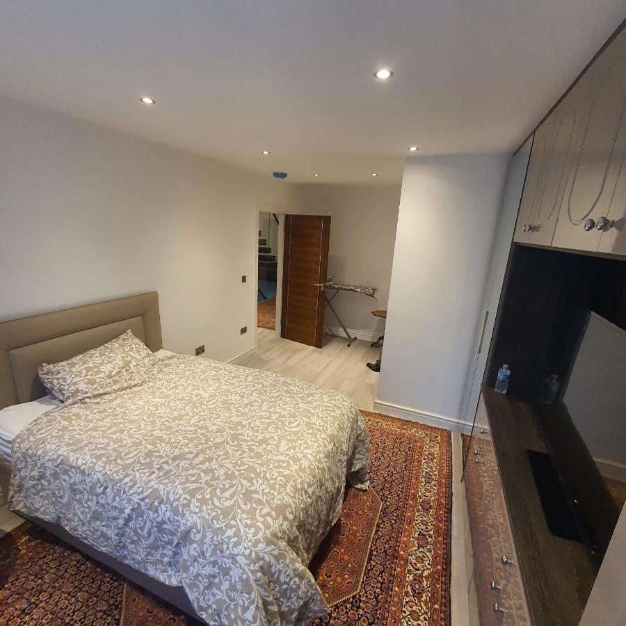 Habitación en casa particular 64 Salmon Street Londres