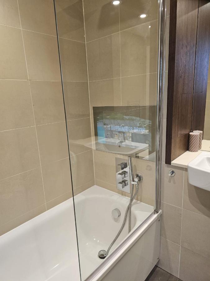 2 Bed Luxurious Canary Wharf Appartement