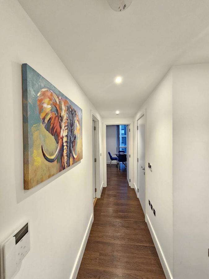2 Bed Luxurious Canary Wharf * Londres