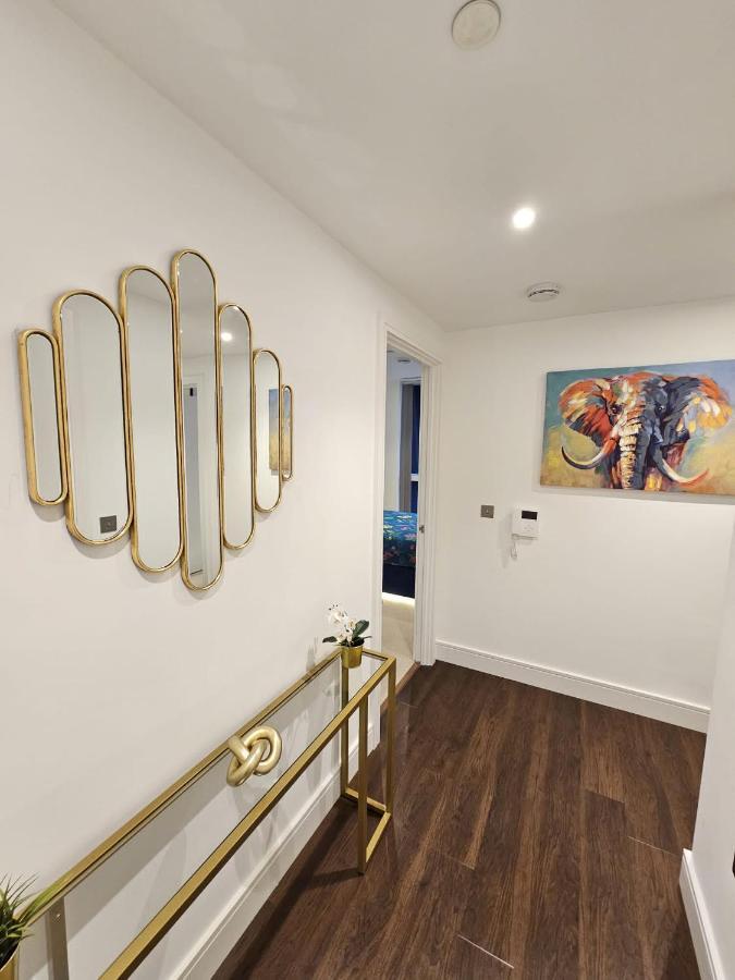 2 Bed Luxurious Canary Wharf