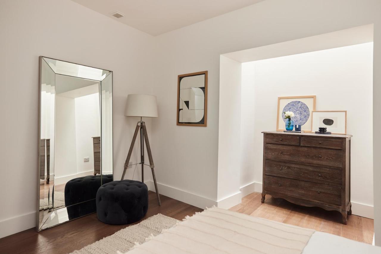 The Ravenscourt Park Escape - Bright 2bdr Flat
