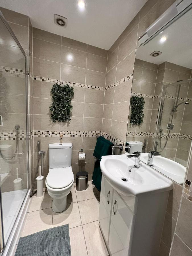 Bright & Spacious 1 Bed Steps From Hyde Park Apartment London