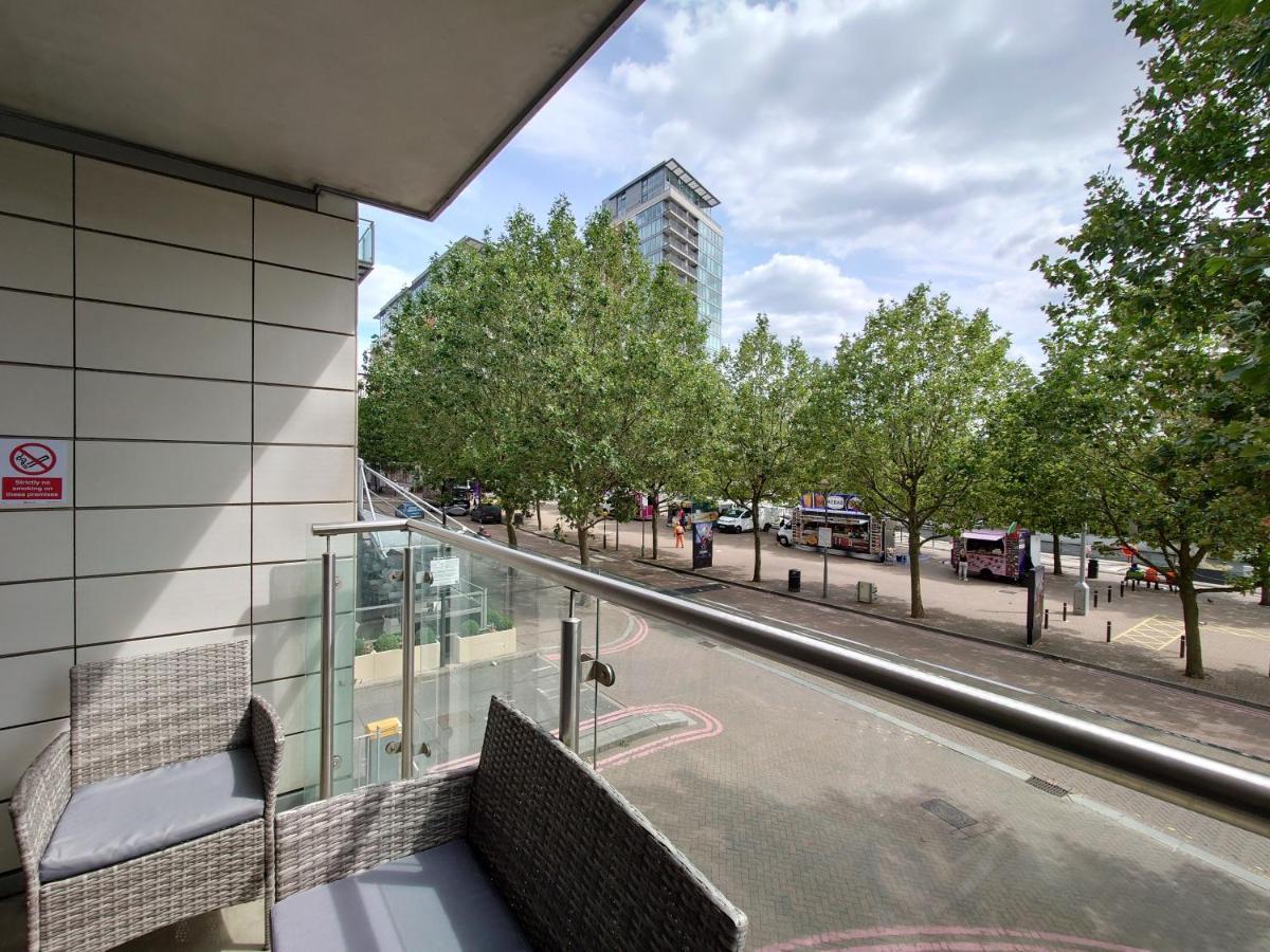 Fully Serviced Two Bed By Excel & O2 * Londres