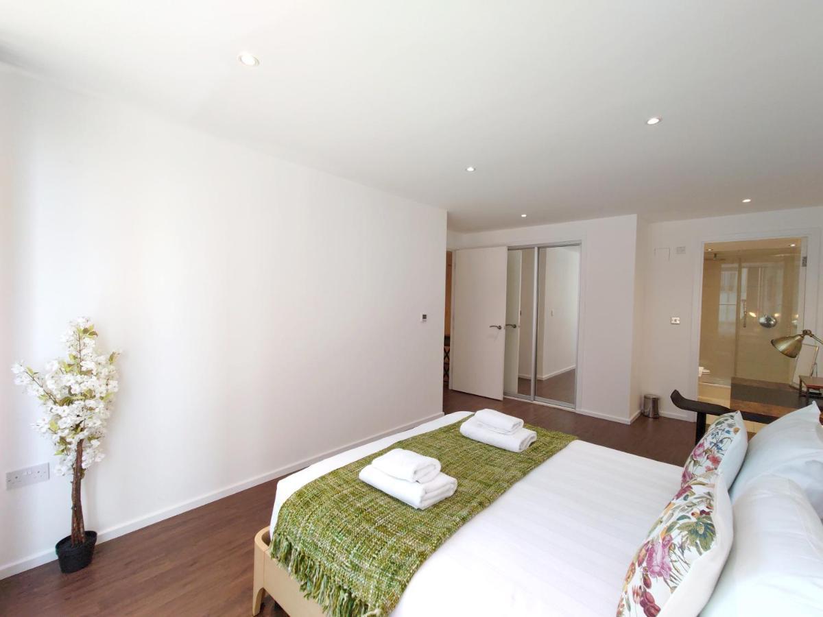 Fully Serviced Two Bed By Excel & O2 * Londres