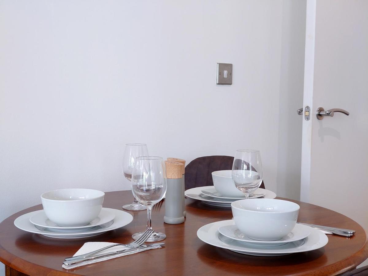 Fully Serviced Two Bed By Excel & O2 Apartamento