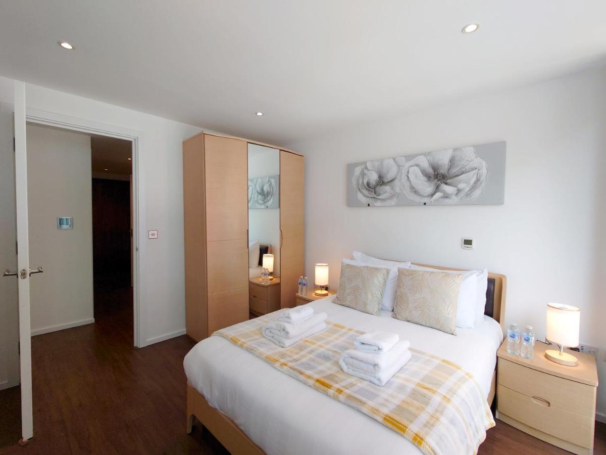 Fully Serviced Two Bed By Excel & O2 * Londres
