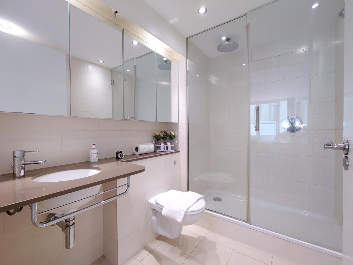 Fully Serviced Two Bed By Excel & O2 *