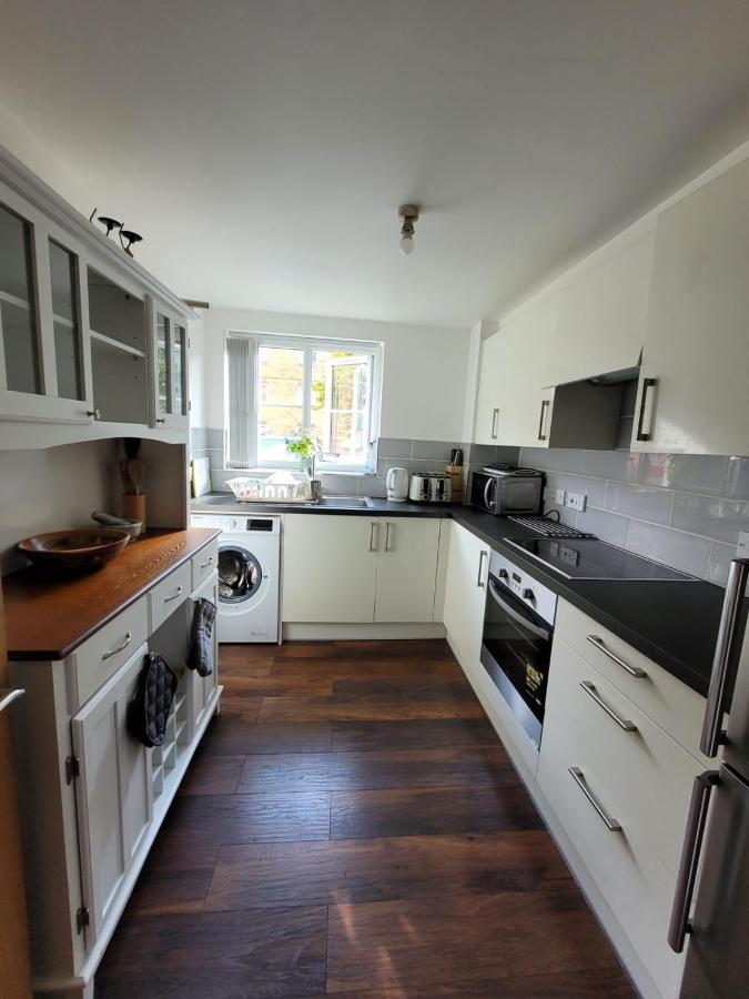 Comfortable Two Bedroom Modern Apartment *