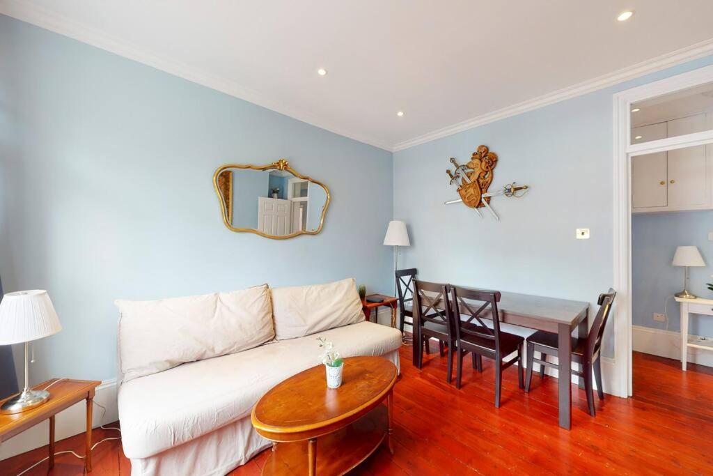 Classic Mayfair 1 Bedroom *