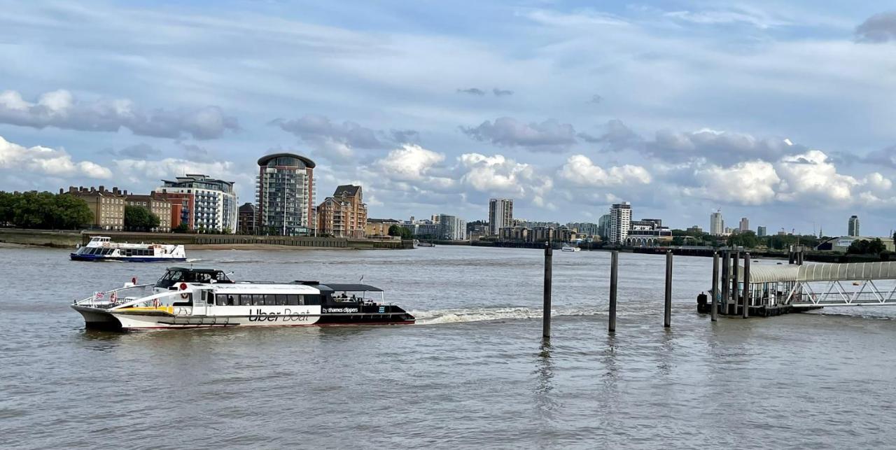Stunning Massive Bedroom +direct Thames River View Hospedagem domiciliar Londres