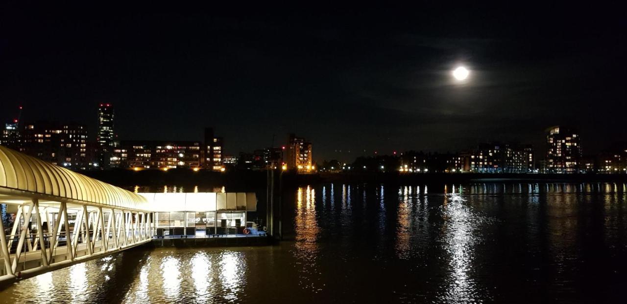 Stunning Massive Bedroom +direct Thames River View Hospedagem domiciliar