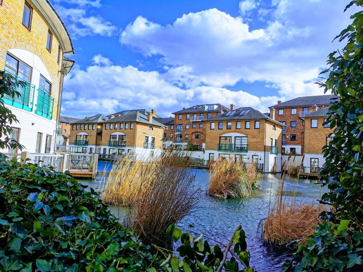 Hospedagem domiciliar Stunning Massive Bedroom +direct Thames River View *