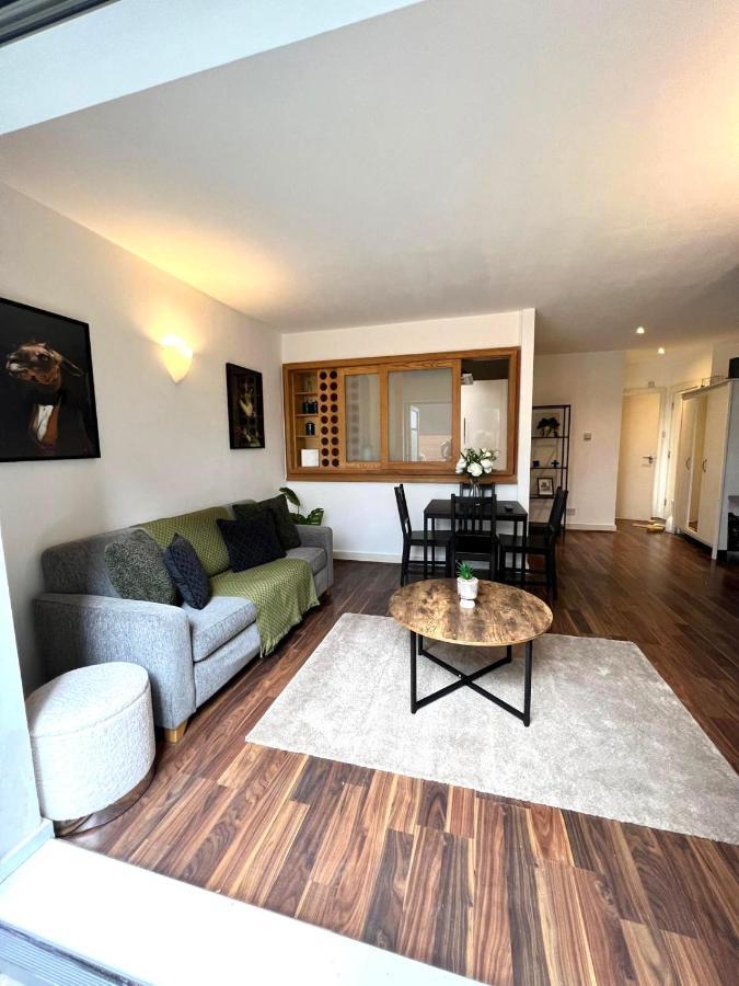 Apartamento 1 Bedroom Flat With Free Parking In Canary Wharf Near Musuem *