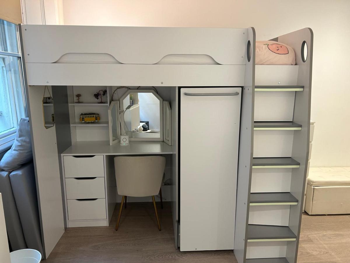 Beautiful Double In A Location Next To Various Tube Stations With Breakfast And Yoga Options Available On Site Quarto em Acomodações Particulares *