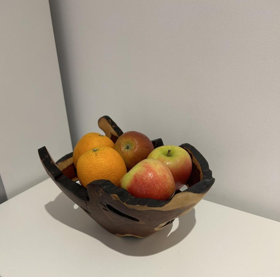 Beautiful Double In A Location Next To Various Tube Stations With Breakfast And Yoga Options Available On Site Quarto em Acomodações Particulares *