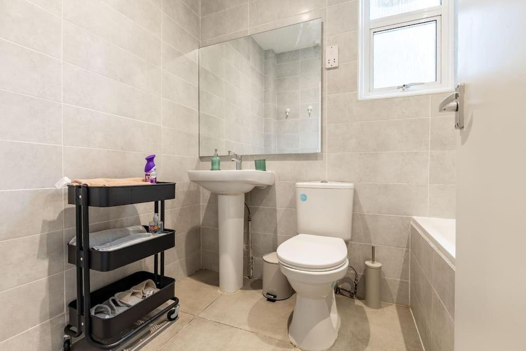 Cozy 3-bedroom Flat In Willesden Apartamento