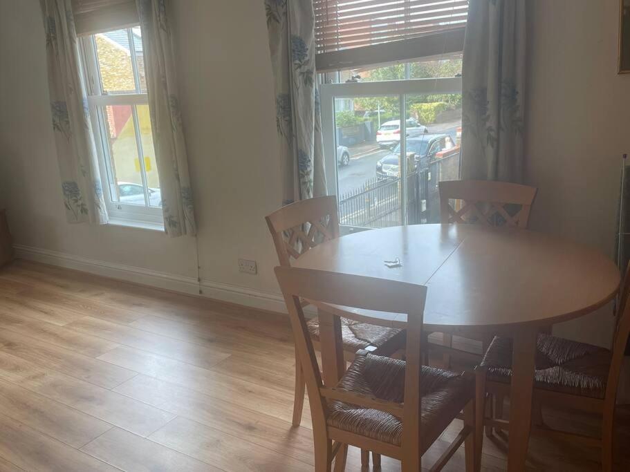 Sw19 2 Bed 2 Bath Private Flat * Londres