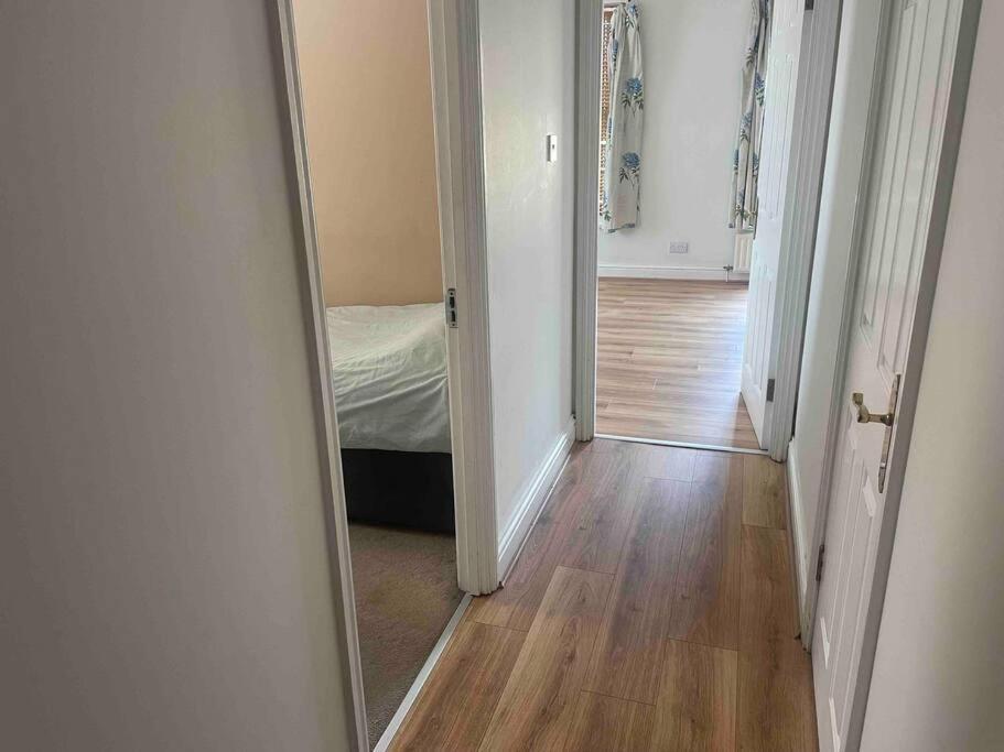 Sw19 2 Bed 2 Bath Private Flat * Londres