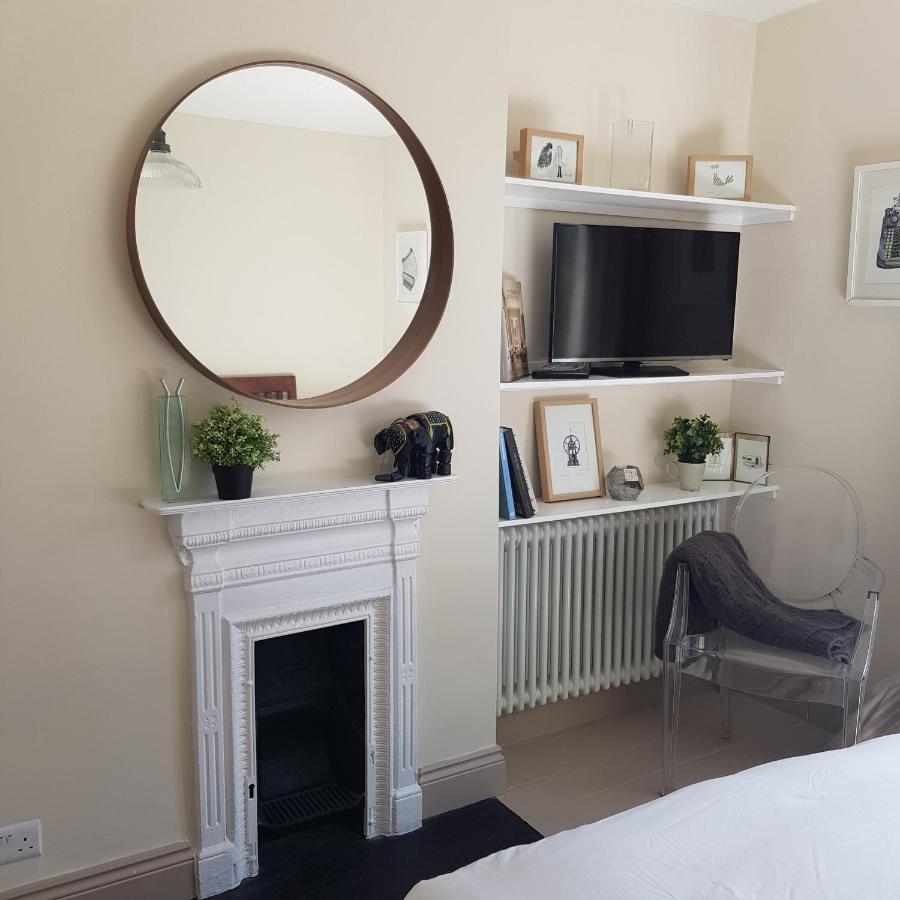 Beautiful Private In Queens Park Townhouse Habitación en casa particular *