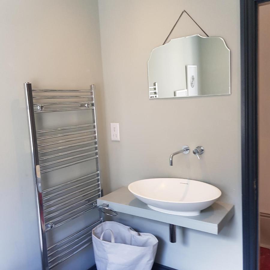 Beautiful Private In Queens Park Townhouse Habitación en casa particular
