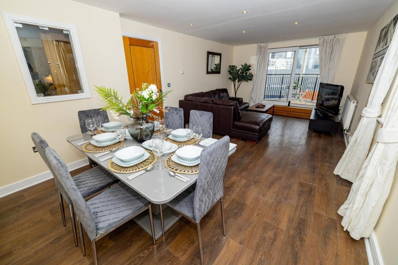 Two Bed Near Canary Wharf Apartment London
