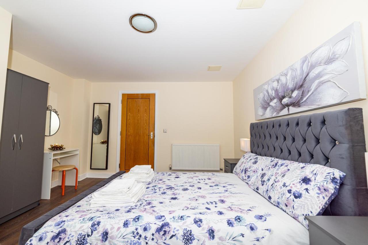 Apartment Two Bed Near Canary Wharf London