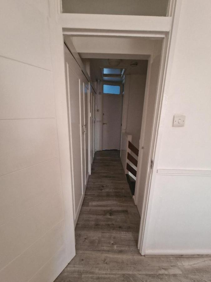 Сasa de vacaciones Luxury House, 4 Bedrooms Fully Furnished *