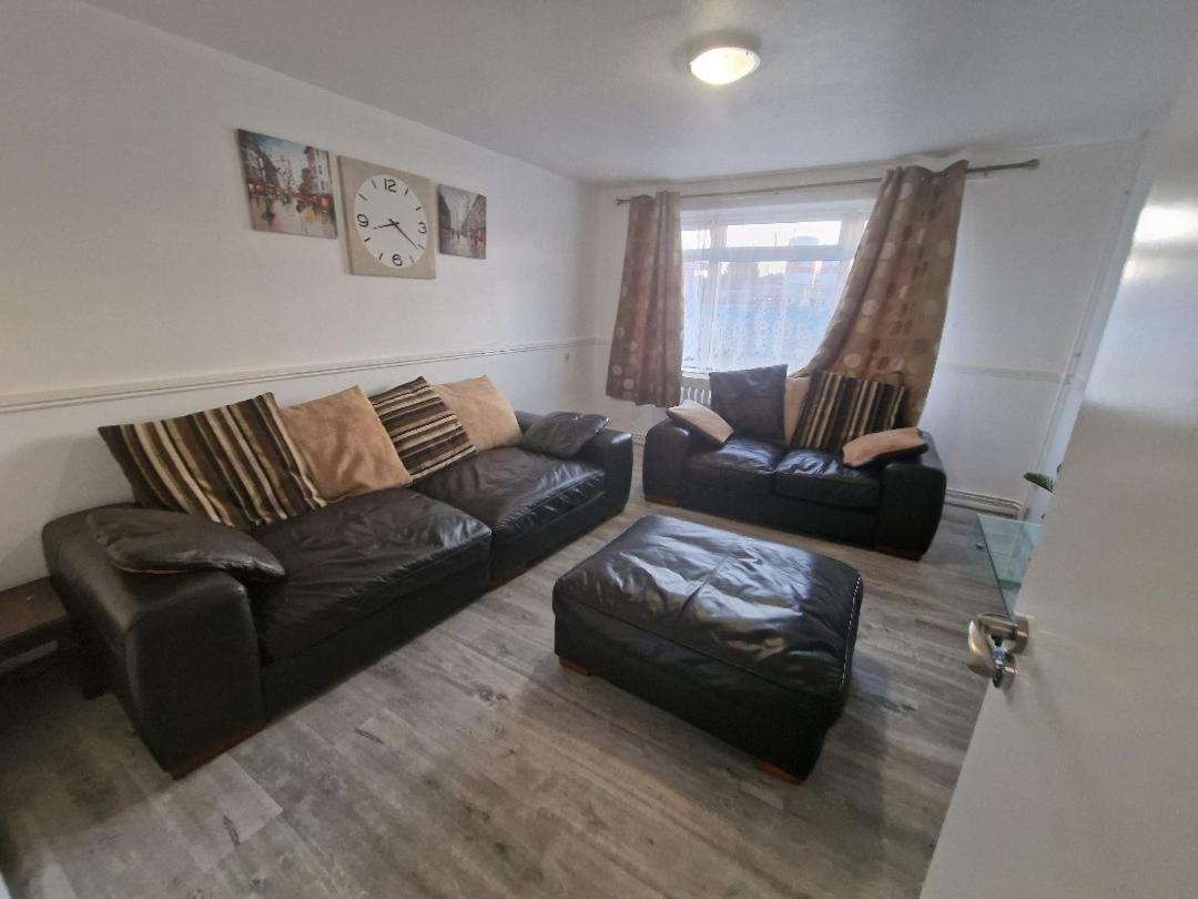 Luxury House, 4 Bedrooms Fully Furnished *