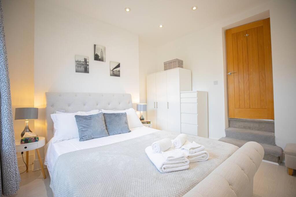 Hammersmith Apollo 1 Bedroom *