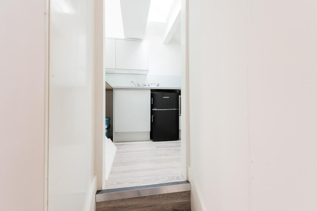 Apartment Stylish Near Kensal
