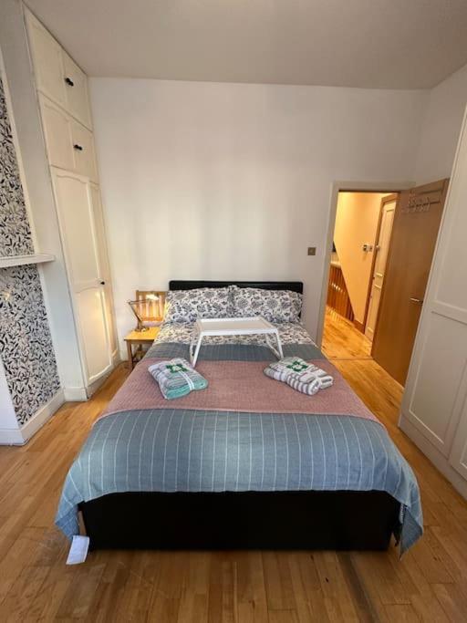 Cozy 2 Bed Flat ! Amazing Bath!