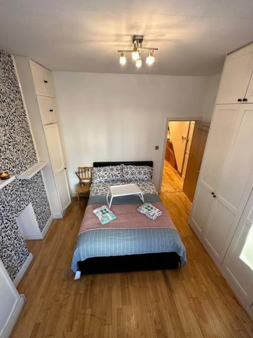 Cozy 2 Bed Flat ! Amazing Bath! Londres
