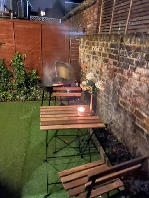 Cozy 2 Bed Flat ! Amazing Bath! Apartamento