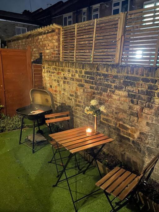 Cozy 2 Bed Flat ! Amazing Bath! *