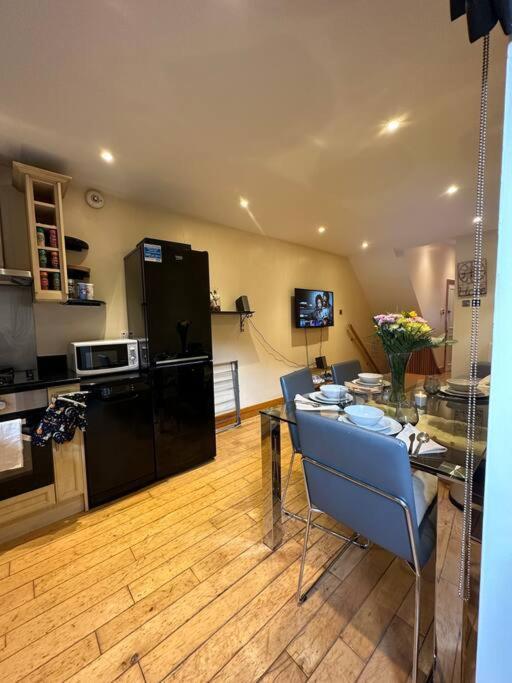 Cozy 2 Bed Flat ! Amazing Bath! Apartamento *