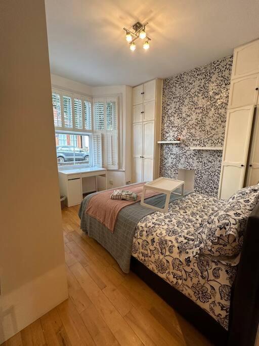 Cozy 2 Bed Flat ! Amazing Bath! Apartamento