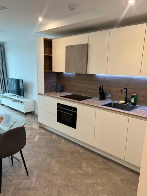 Stunning One Bedroom Appartement *