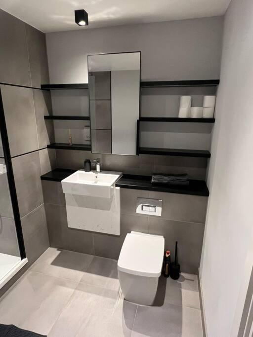 Stunning One Bedroom Appartement *