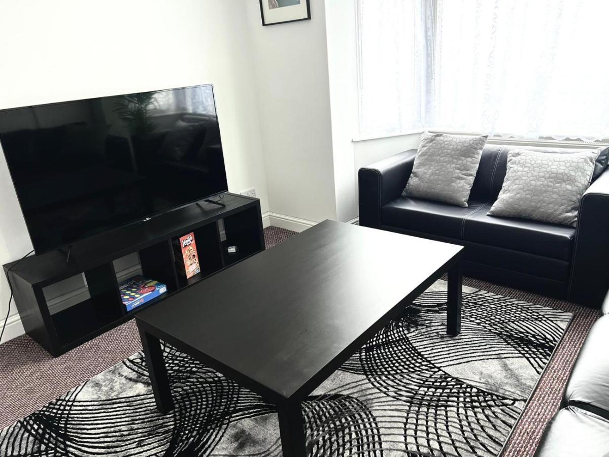 Entire 2-bedroom Stylish Flat, Wembley Park Londres
